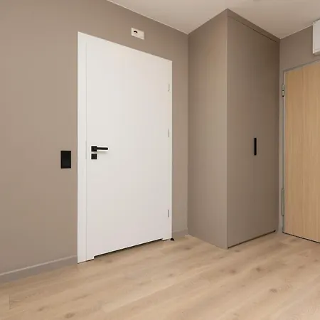 Mokotow Business Center By Renters Apartment